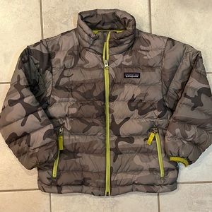 Patagonia kids army coat size xs (5-6)
